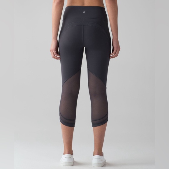 Lululemon Revitalize Crop 21” EUC Color Blue Tied Size 6 - Picture 2 of 13